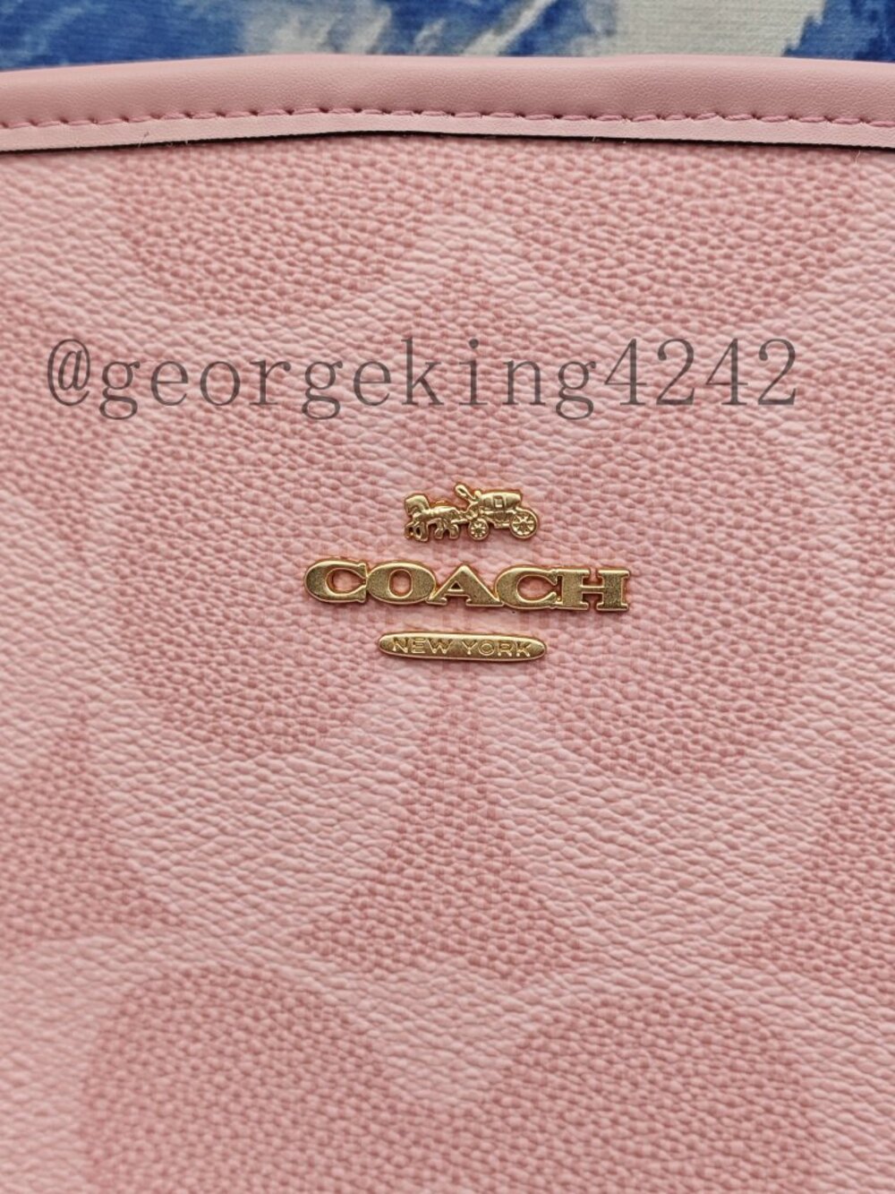 😘😘Coach City Tote Bag In Signature Canvas in powder pink color - Picture 3 of 12